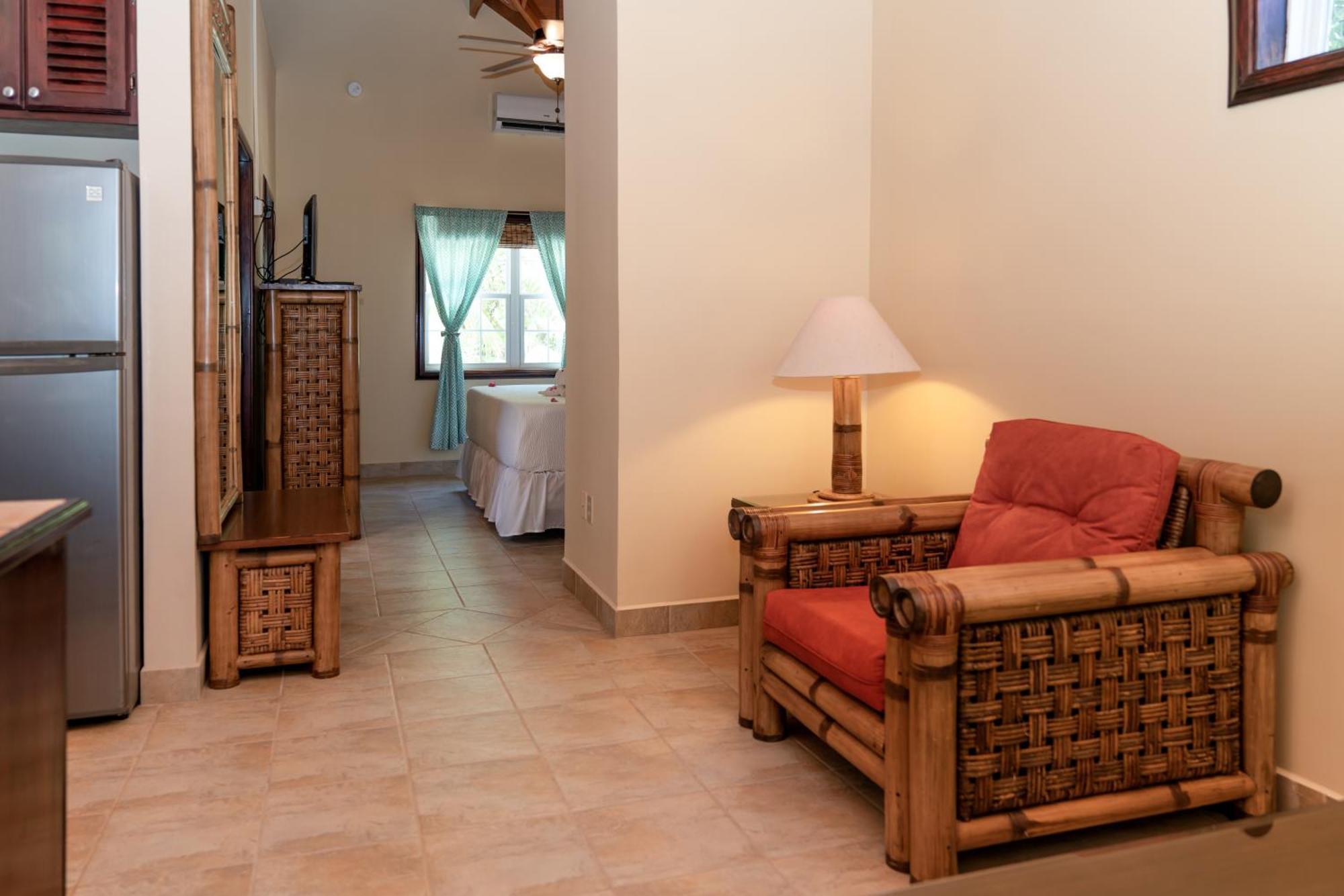 X'Tan Ha- The Waterfront Hotel San Pedro  Ngoại thất bức ảnh
