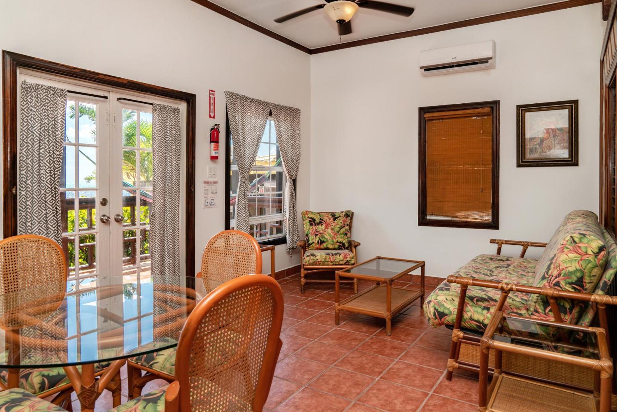 X'Tan Ha- The Waterfront Hotel San Pedro  Ngoại thất bức ảnh